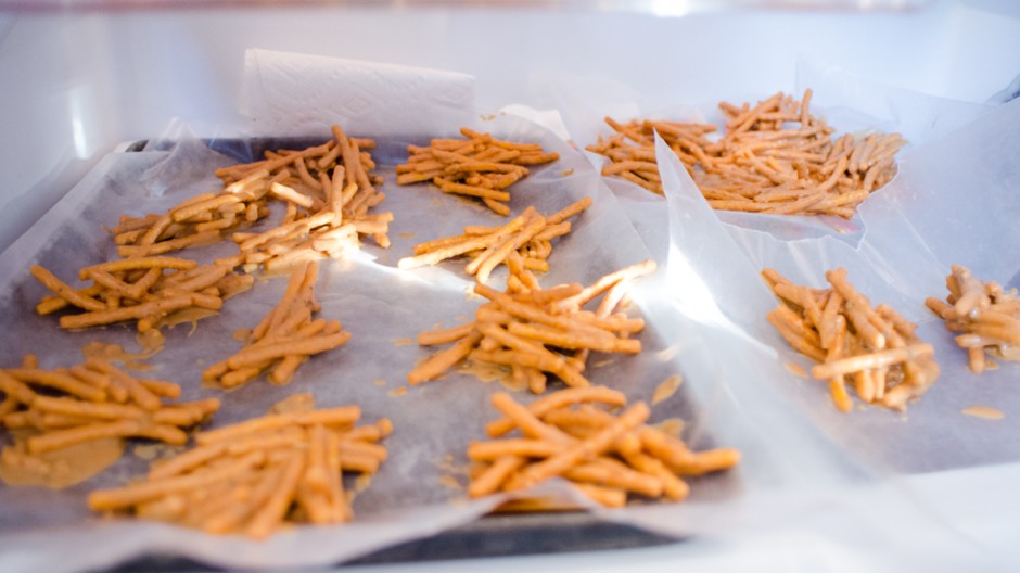 Recipe Butterscotch & peanut butter haystacks Commatose.ca