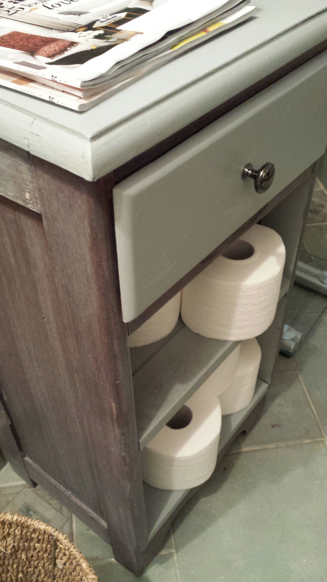 DIY Nightstand to bathroom storage for free! Commatose.ca