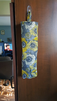 Plastic bag holder/dispenser
